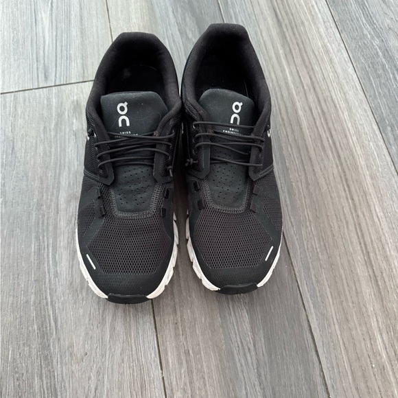 On Cloud 5 Women’s  Sneakers - Black and White - Picture 2 of 5